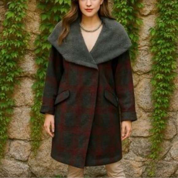 BB Dakota Charcoal and Burgundy Plaid Cape with Faux Fur Collar - Picture 8 of 8